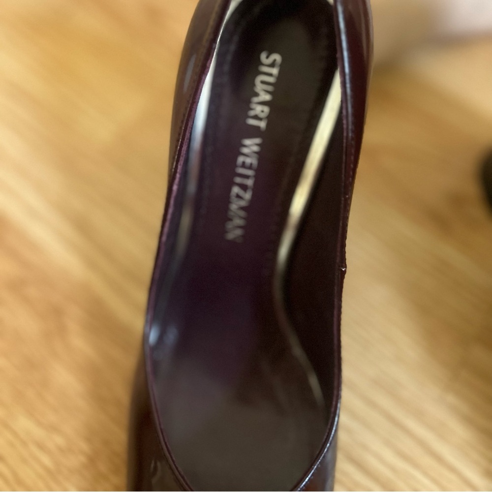STUART WEIZMANN ,NEW , narrow feet , size8, Dark shiny red color
